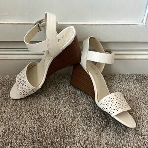 ANNE KLEIN iflex Wedge shoes White 5.5 Classic Wedge Heels wedding Neutral NEW